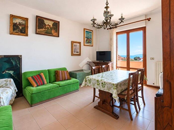 Appartamento trilocale in vendita in Via Francesco Petrarca, Porto San Giorgio