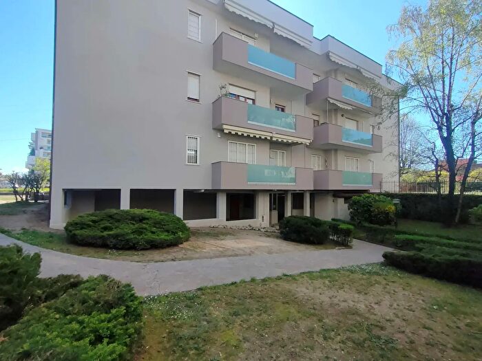 Appartamento trilocale in vendita in Via Borsa, Monza