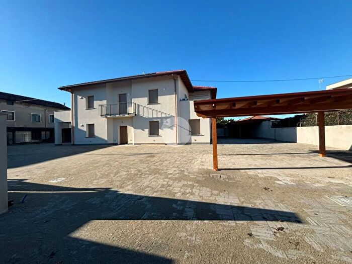 Appartamento trilocale in vendita in Via Antonio Locatelli, Bariano