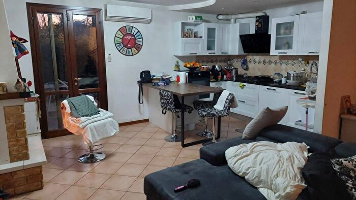 Appartamento con 5 locali in vendita in Via Plauto, Reggio Emilia