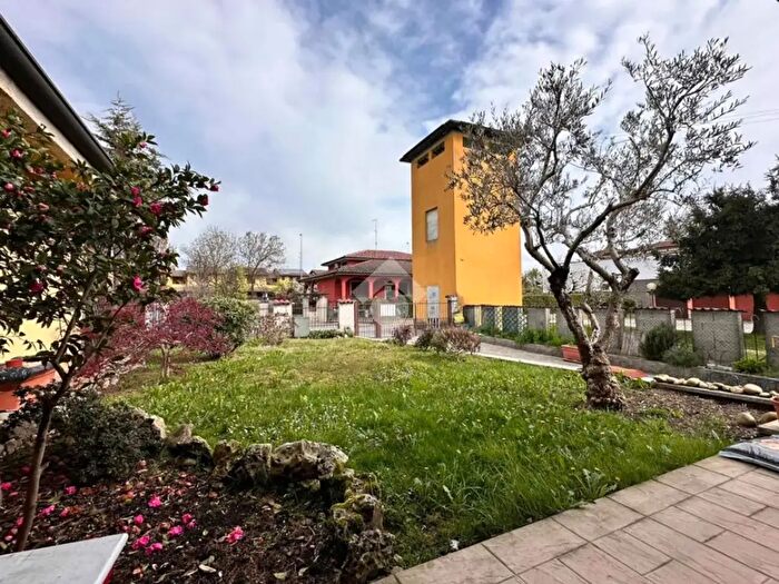 Casa trilocale in vendita in Via Giacomo Matteotti, Vaiano Cremasco