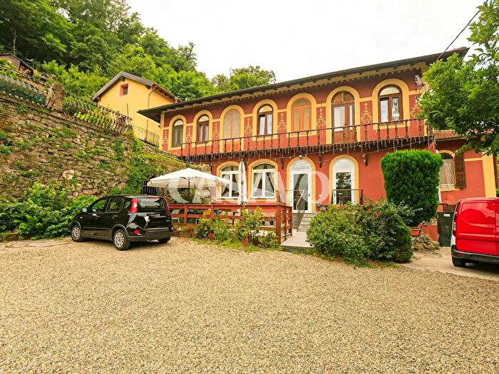 Casa con 12 locali in vendita in Via Croce Bianca, Mignanego