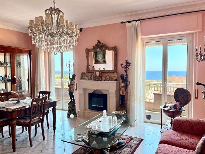 Appartamento con 5 locali in vendita in Via Grottasanta, Siracusa