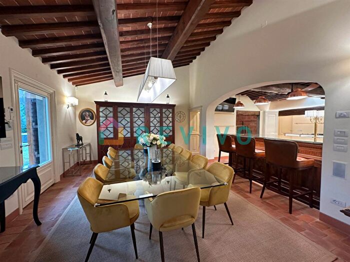 Casa con 8 locali in affitto in Firenze