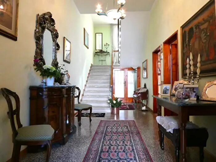 Casa con 6 locali in vendita in Via Adamello, Empoli