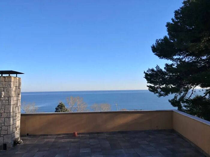 Appartamento quadrilocale in affitto in Via Paolo Thaon De Revel, Ancona
