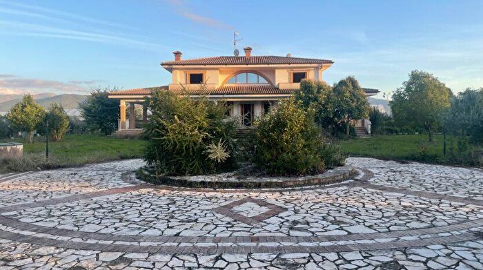 Casa con 7 locali in vendita in Via Fosso Calabrese Fondi, Fondi