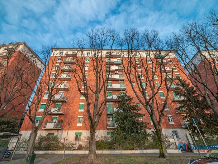 Appartamento quadrilocale in vendita in Via Primaticcio, Milano