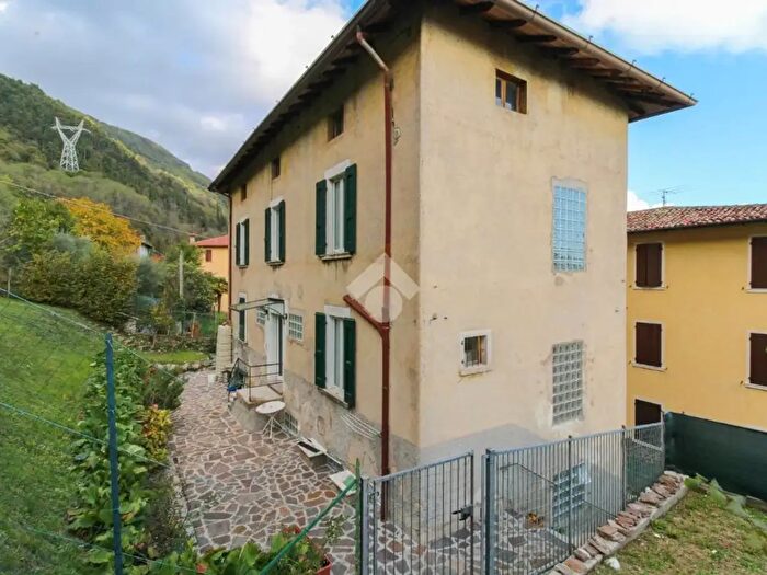 Casa con 5 locali in vendita in Via Formaga, Gargnano