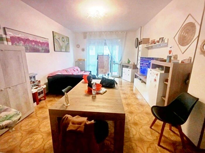 Appartamento trilocale in affitto in Viale Giulio Cesare, Sacro Cuore, Novara