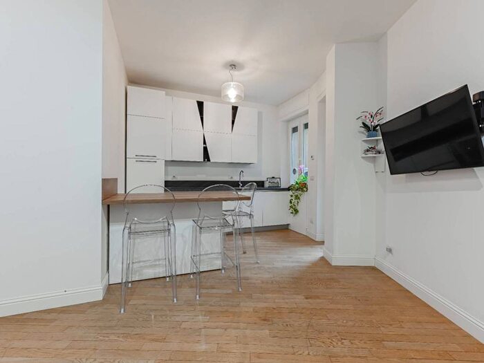 Appartamento bilocale in affitto in Via Montepulciano, Centrale, Milano