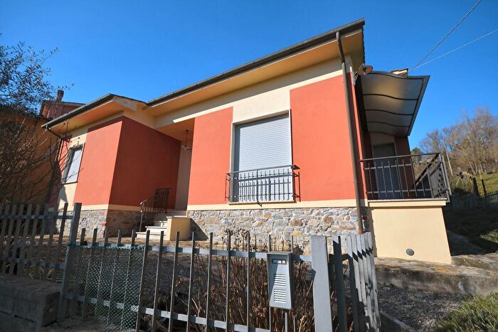 Casa quadrilocale in vendita in I Arliano, Lucca