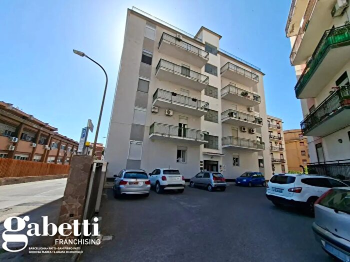 Appartamento quadrilocale in vendita in Via Orti, Patti