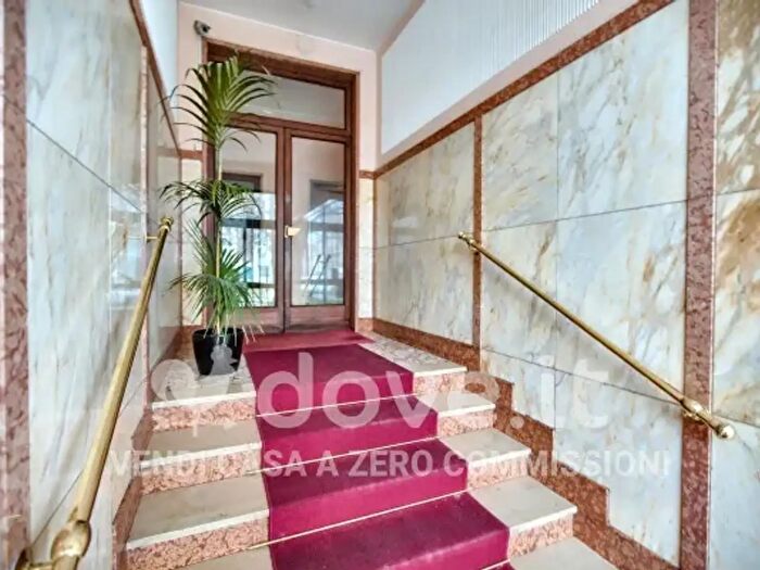 Appartamento trilocale in vendita in Piazza Enrico Chiaradia, Milano