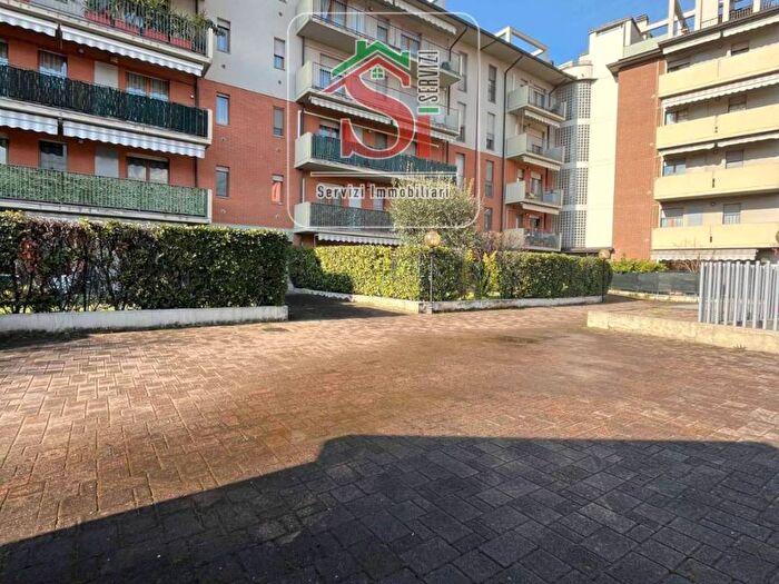 Appartamento trilocale in affitto in Via GB Rota, Cimitero, Bergamo