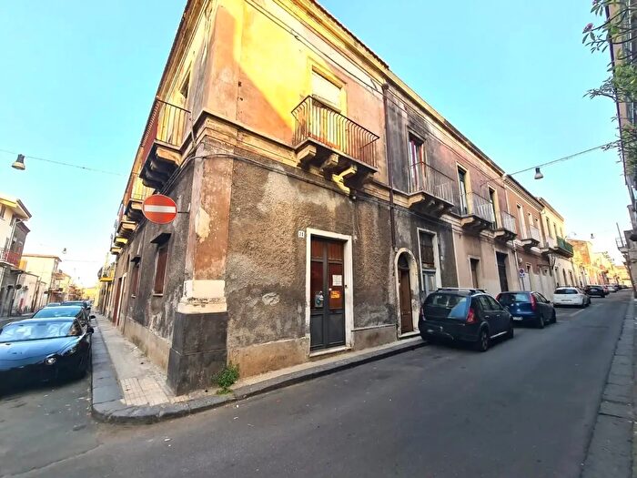 Appartamento trilocale in vendita in Via La Farina, Riposto