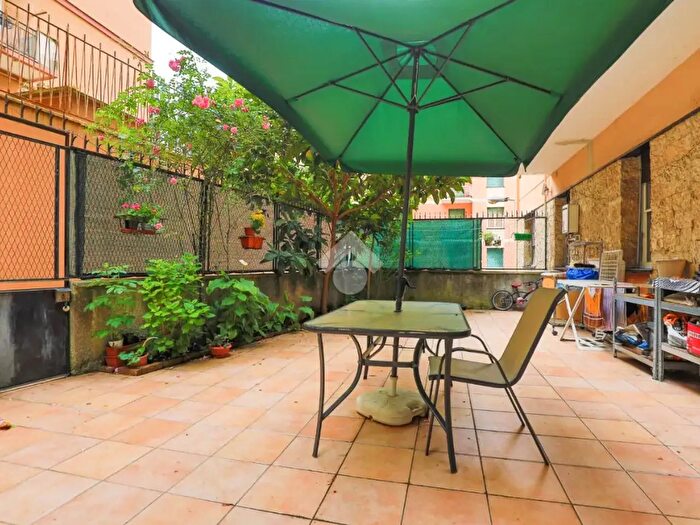 Appartamento quadrilocale in vendita in Via Tortona, Genova