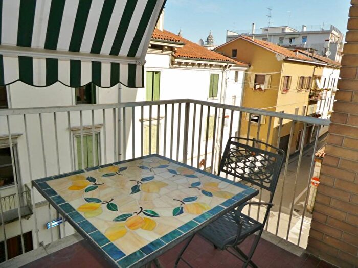 Appartamento quadrilocale in affitto in Contra' dei Torretti, Centro Storico, Vicenza