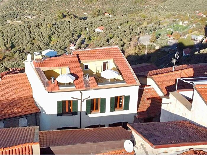 Appartamento monolocale in affitto in Via Umberto I, Centro, Chiusanico