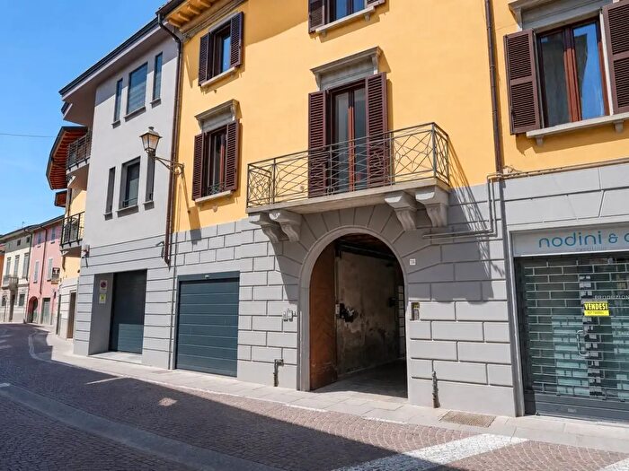 Appartamento trilocale in vendita in Via Vicinato, Caravaggio
