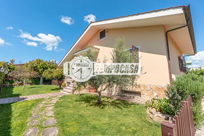 Casa con 5 locali in vendita in Fiumicino