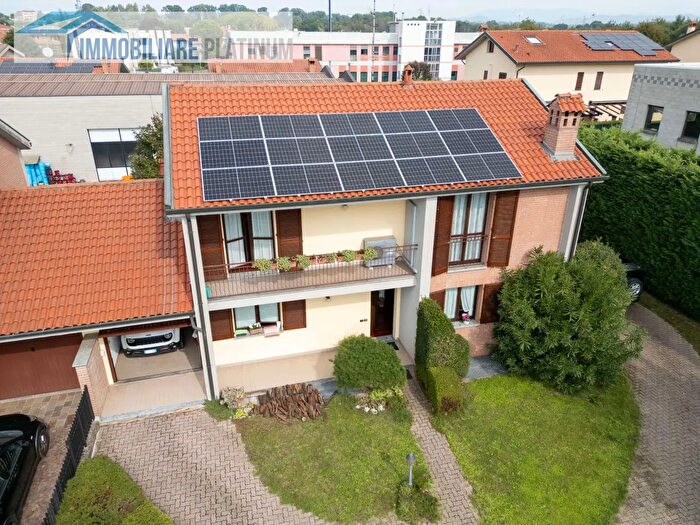 Casa con 5 locali in vendita in Lazzati, Triuggio