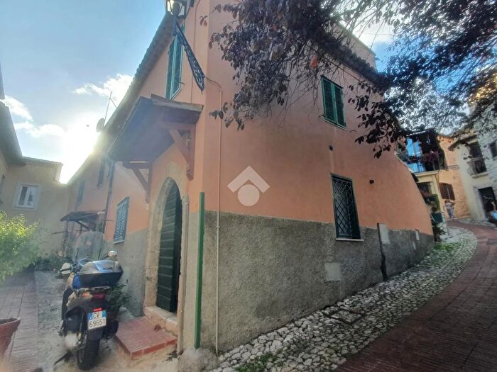 Appartamento trilocale in vendita in Via Aonio Paleario, Veroli