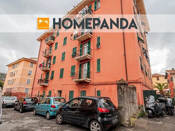 Appartamento trilocale in vendita in Via Campo di Tiro, Genova