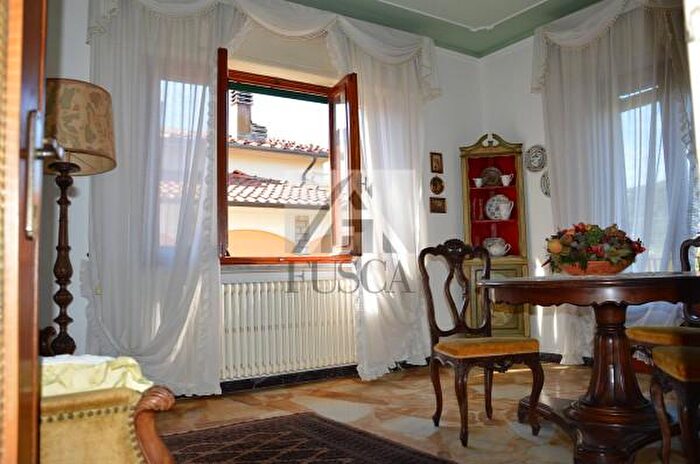 Casa con 6 locali in vendita in Via Montebonelli, Lucca