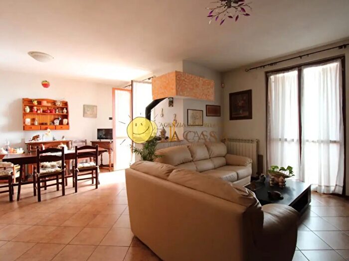 Casa con 6 locali in vendita in Figline e Incisa Valdarno