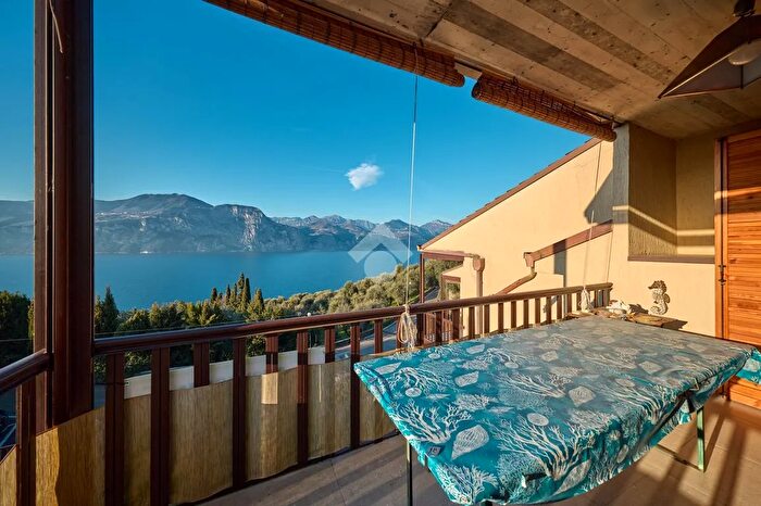 Appartamento con 5 locali in vendita in Via San Benedetto, Brenzone