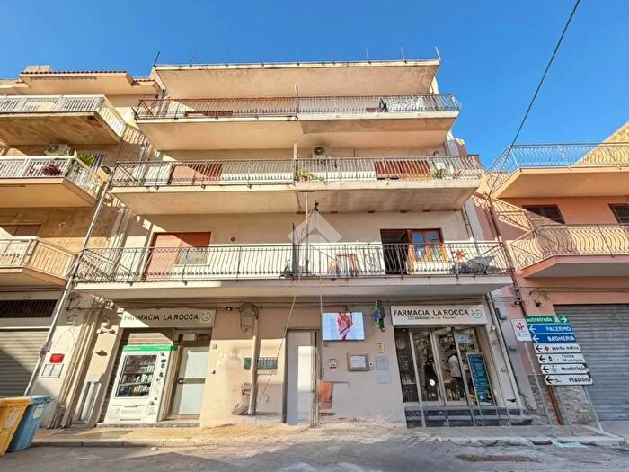 Appartamento quadrilocale in vendita in Via Padre La Rocca, Ficarazzi