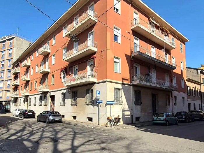 Appartamento con 6 locali in vendita in Via Zirardini, Ferrara