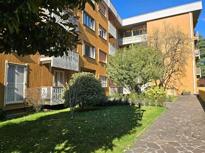 Appartamento quadrilocale in affitto in Via Borsa, Monza