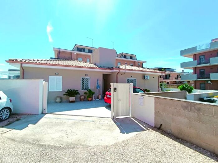 Casa trilocale in vendita in Viale San Lorenzo Snc, Ardea