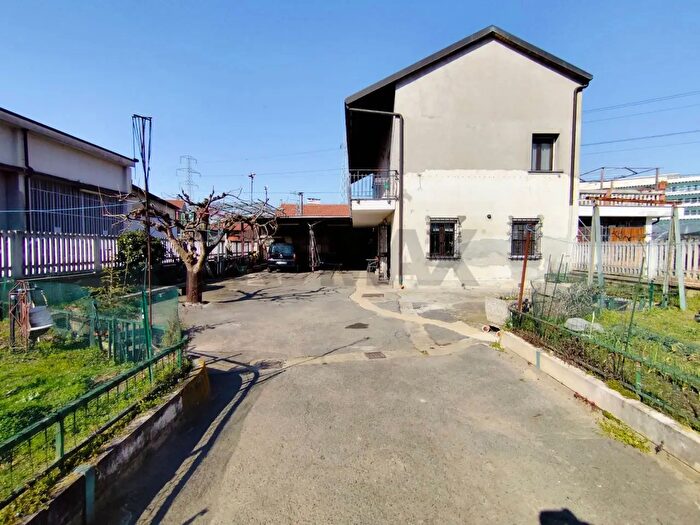 Casa con 6 locali in vendita in Torino