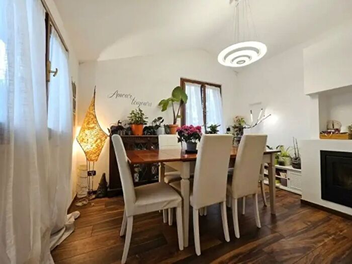 Appartamento trilocale in vendita in Via Novembre, Terno DIsola