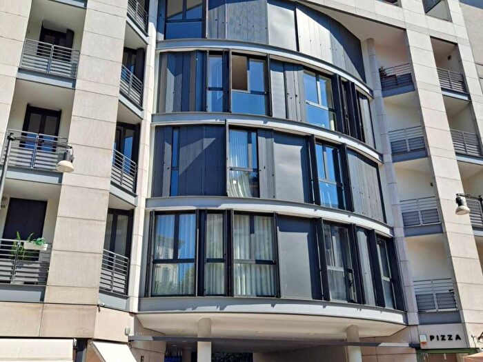 Appartamento trilocale in affitto in Largo La Foppa, Moscova, Milano