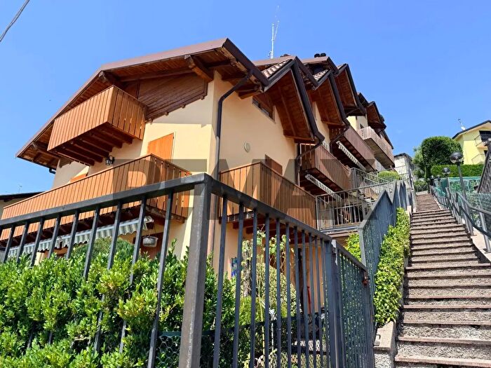 Appartamento bilocale in vendita in Via Belvedere, Costa Serina