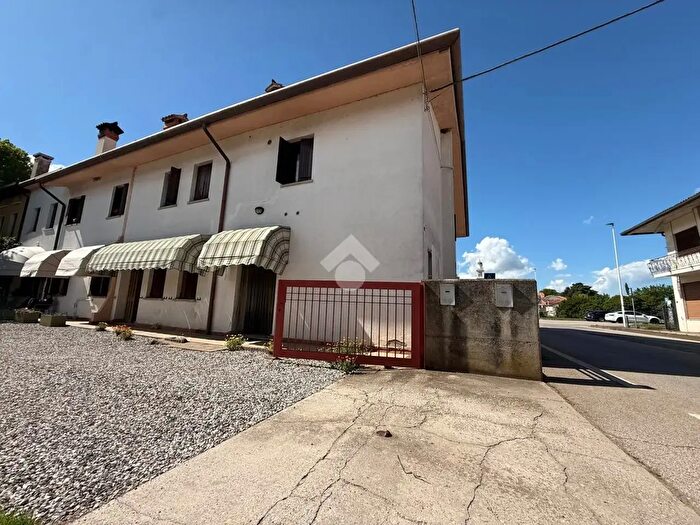 Appartamento con 5 locali in vendita in Viale Trieste, Vedelago