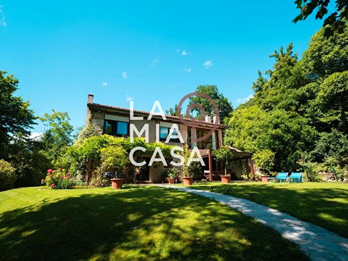 Casa con 9 locali in vendita in Via Cortivi, Follina