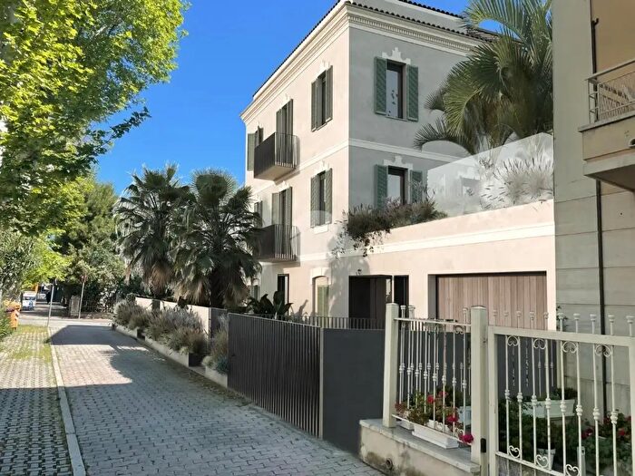 Appartamento trilocale in vendita in Via Cesare Battisti, Grottammare