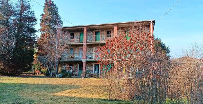 Casa con 9 locali in vendita in Fontaneto dAgogna, Cressa