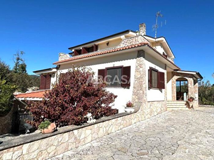 Casa con 6 locali in vendita in Via Giuseppe Garibaldi, Lariano