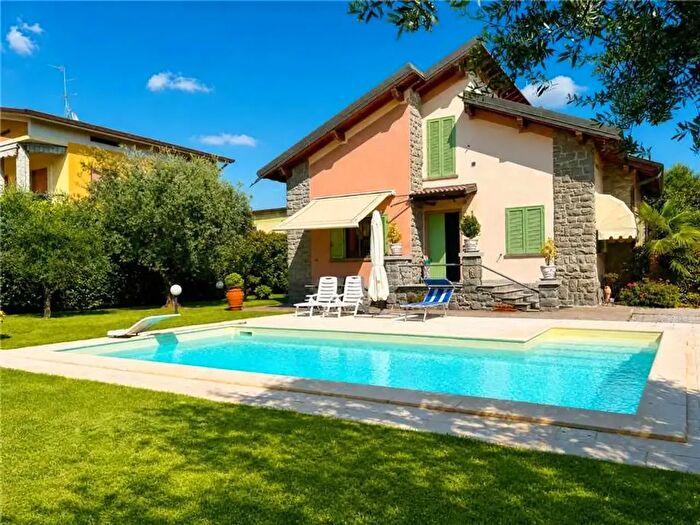 Casa con 6 locali in vendita in Palazzolo SullOglio