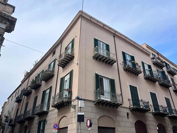 Appartamento bilocale in affitto in Via Alloro, Palermo