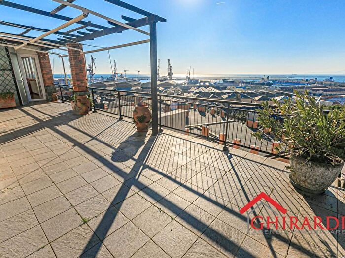 Casa con 5 locali in affitto in Via Antonio Manno, Sestri Ponente, Genova