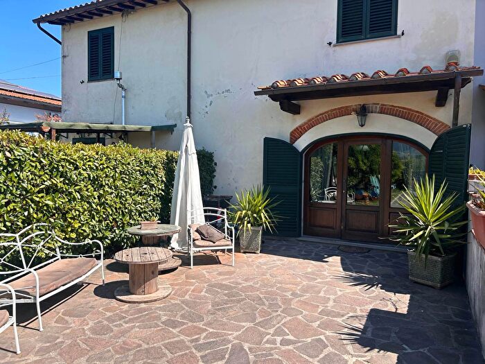 Casa quadrilocale in vendita in Quarrata