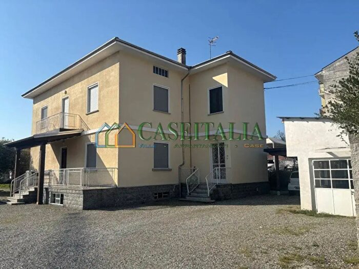 Casa con 5 locali in vendita in Samone