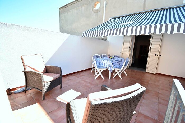 Appartamento con 5 locali in affitto in Via Santa Croce, Pula